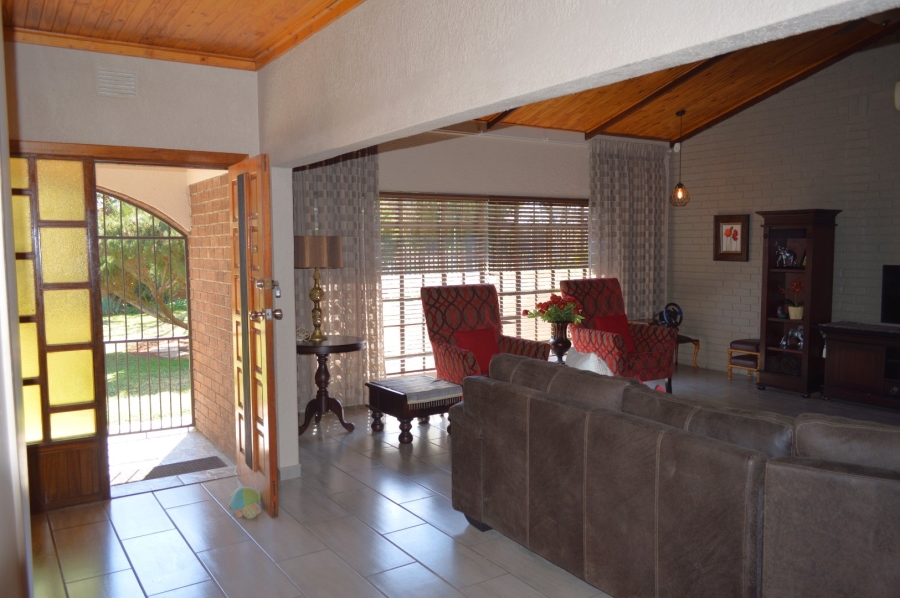 5 Bedroom Property for Sale in Wilkoppies North West